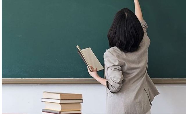 Nằm mơ thấy mình đi dạy học là điềm báo phản ánh điều gì?