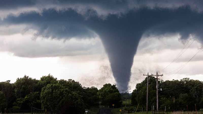 Mơ thấy lốc xoáy báo hiệu điều gì? Điềm lành hay dữ sắp tới? 