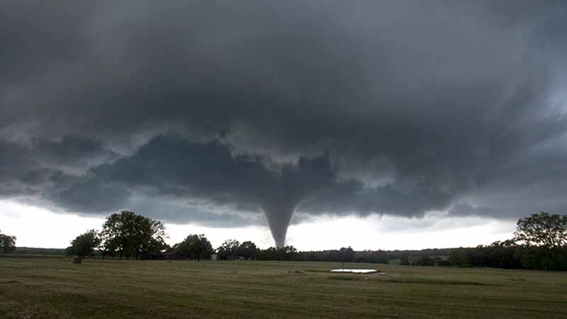 Mơ thấy lốc xoáy báo hiệu điều gì? Điềm lành hay dữ sắp tới? 